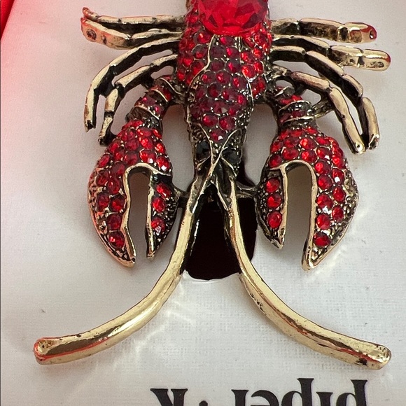 Piper K | Lobster Brooch 🦞 - Picture 6 of 8